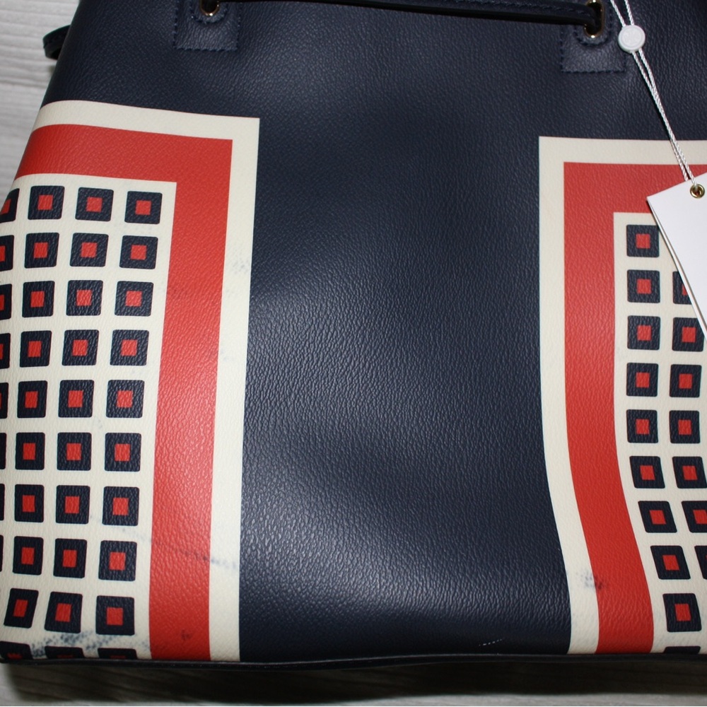 Tory Burch Kerrington Milano Square Bucket Tote and Brigette Cosmetic Case - Picture 5 of 15